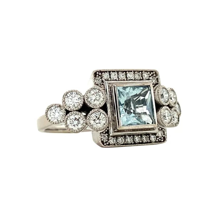white_gold_ring_with_aqua_2-3.webp White gold ring with aquamarine and diamonds 18 krt>Vintage Jewellery Outlet