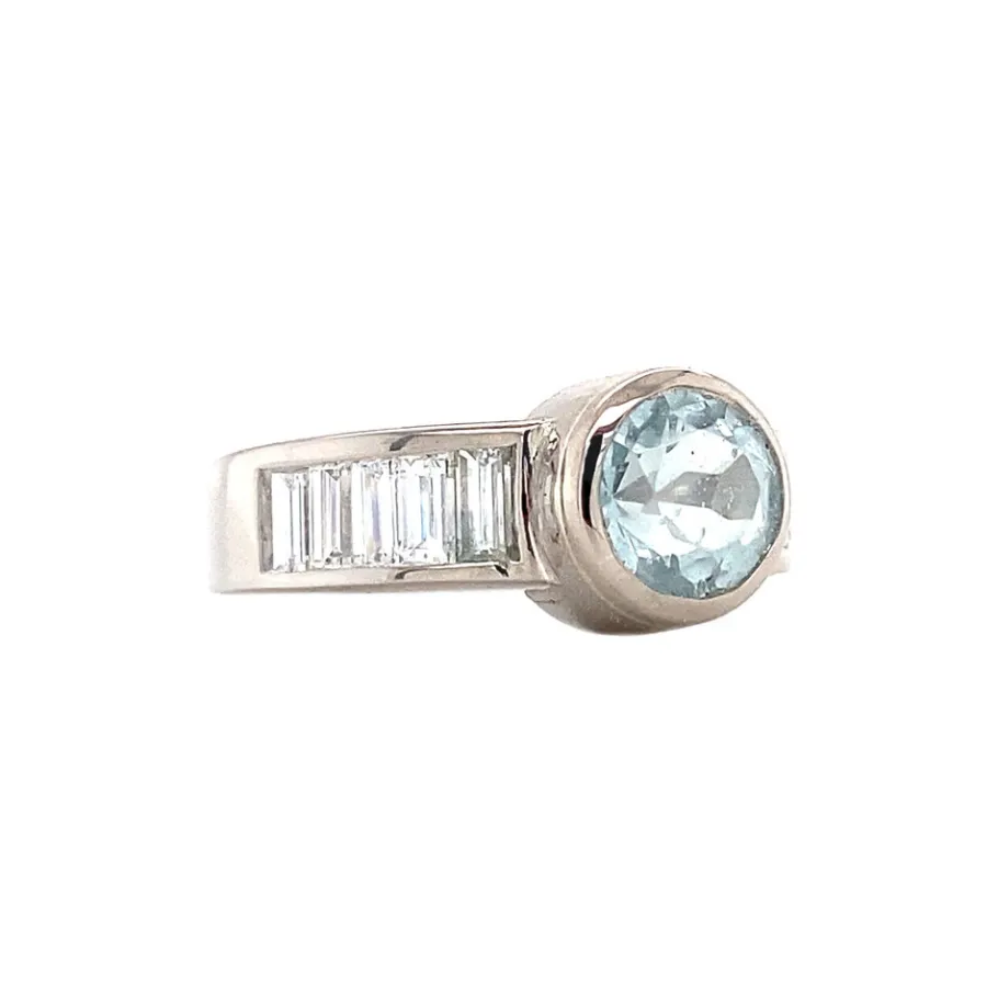white_gold_ring_with_aqua_2-4.webp White gold ring with aquamarine and diamonds 14 krt>Vintage Jewellery Hot