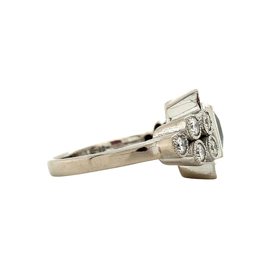 white_gold_ring_with_aqua_3-3.webp White gold ring with aquamarine and diamonds 18 krt>Vintage Jewellery Outlet