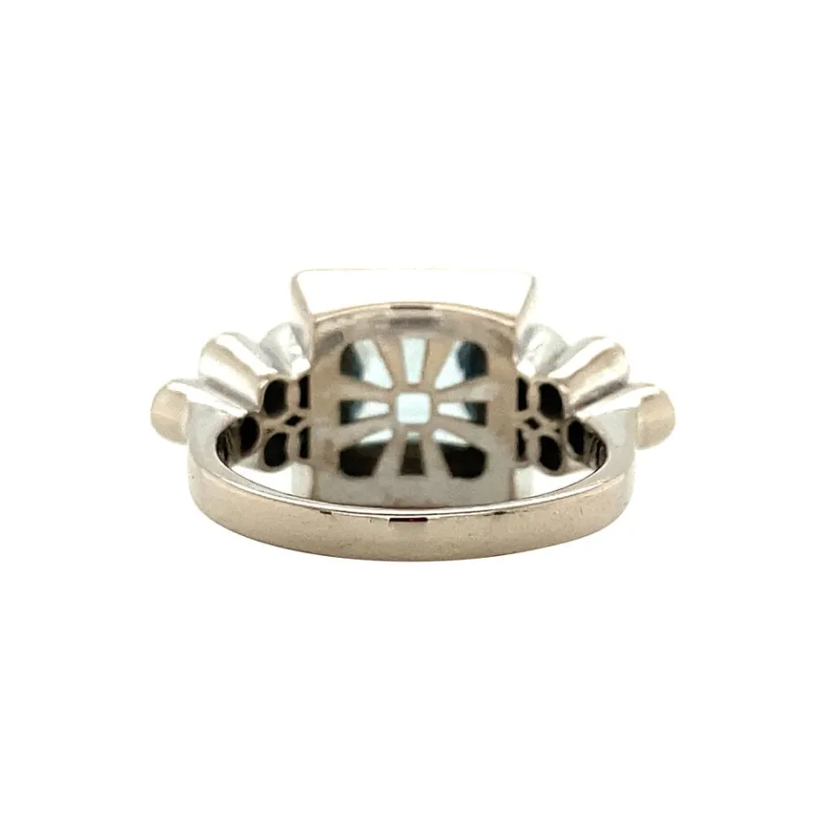 white_gold_ring_with_aqua_4-3.webp White gold ring with aquamarine and diamonds 18 krt>Vintage Jewellery Outlet