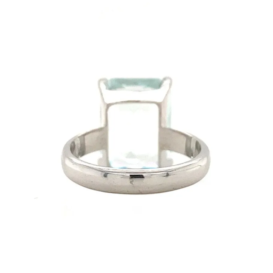 white_gold_ring_with_aqua_4.webp White gold ring with aquamarine 14 krt>Vintage Jewellery Discount