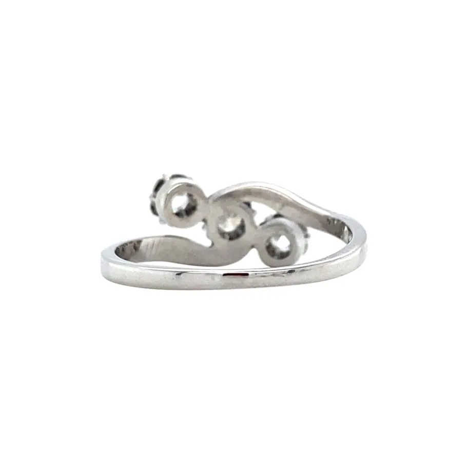 white_gold_ring_with_diam_4-12.webp White gold ring with diamonds 14 krt>Vintage Jewellery Outlet