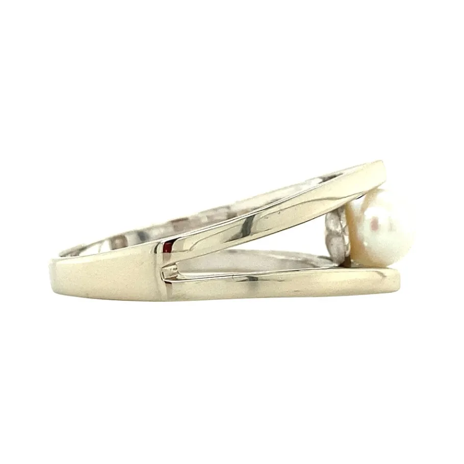 white_gold_ring_with_pear_3.webp White gold ring with pearl 18 krt>Vintage Jewellery New