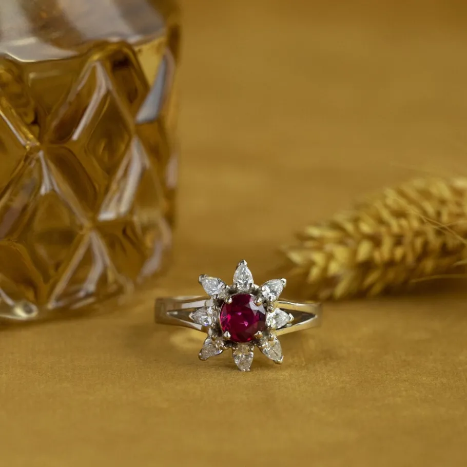 White gold ring with ruby and diamonds 18 krt>Vintage Jewellery Clearance