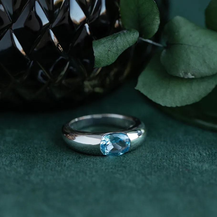 White gold ring with topaz 14 krt>Vintage Jewellery New