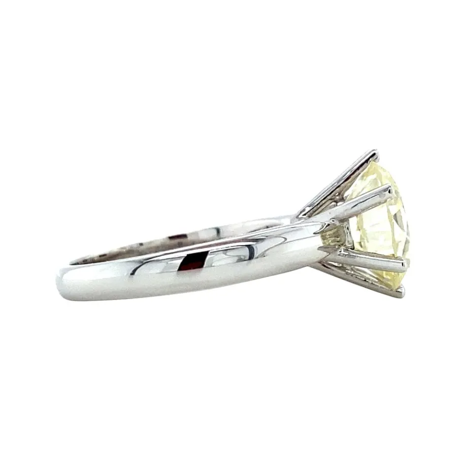 white_gold_solitaire_ring_3-1.webp White gold solitaire ring with diamonds 18 krt>Vintage Jewellery Fashion